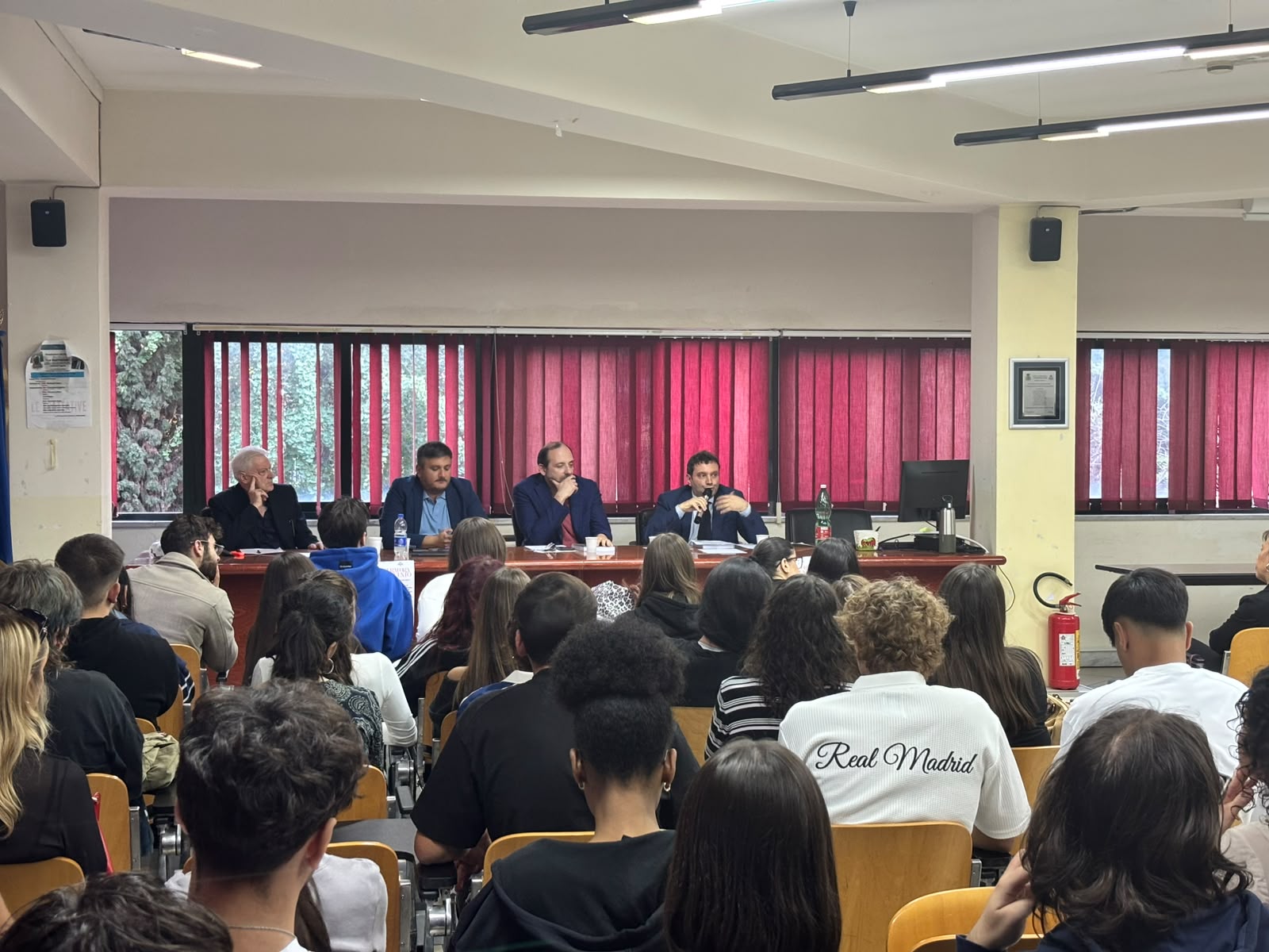 Il Pertini alla Biblioteca di Afragola per un incontro tra filosofia e cultura